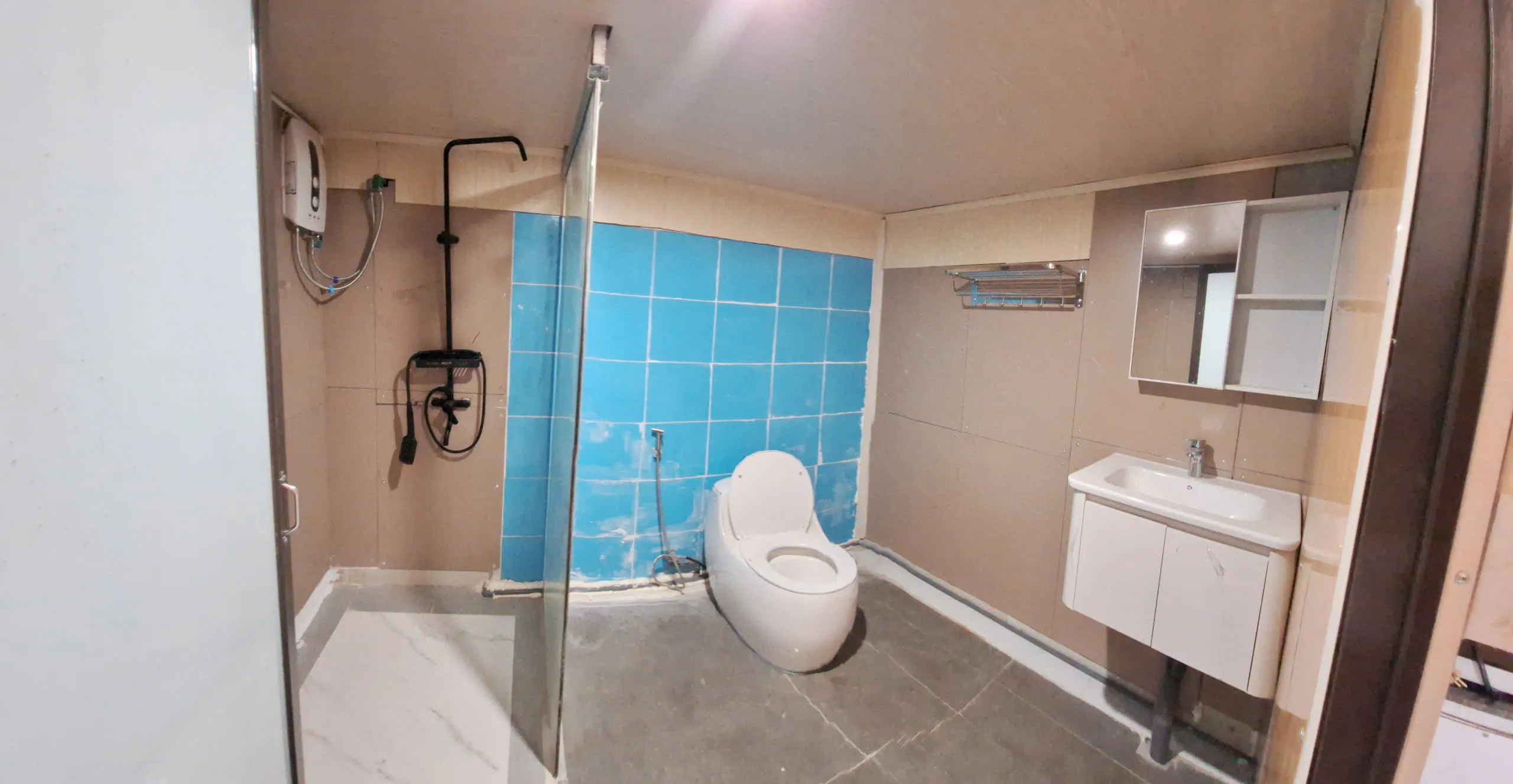 WC nhìn từ cửa vào